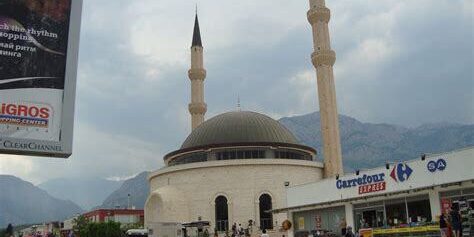 Cami Avluları Fotoğrafçılığı: Huzur Bulan Kalabalıklar