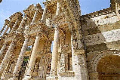 Efes Antik Kenti’nde Tarihi Doku İle Düğün Fotoğrafları