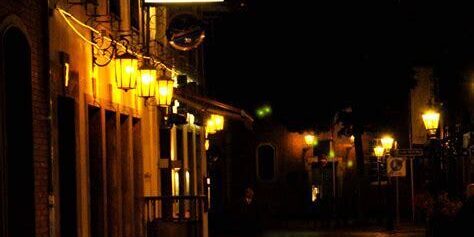 Fotoğrafçılar için Gece Yarısı Sokakları: Aydınlıklar ve Gölgeler