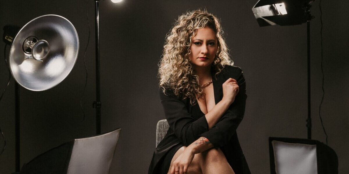 Fotoğrafçılıkta Stüdyo Ekipmanları Nelerdir ve Nasıl Kullanılırlar ? Paraflaş, Softbox, Şemsiye, Işık Şekillendireciler Fotoğrafçılıkta Stüdyo Ekipmanları Nelerdir ve Nasıl Kullanılırlar ? Paraflaş, Softbox, Şemsiye, Işık Şekillendireciler