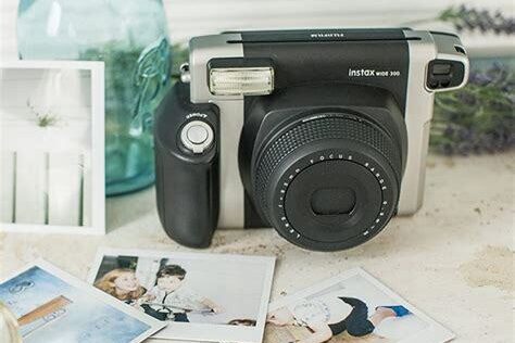 Fujifilm Instax Wide 300: Geniş Format Anında Baskının Keyfini Çıkarın