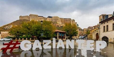 Gaziantep’te Tarihi Dokular Arasında Moda Fotoğrafçılığı