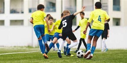 Hareketli Çocukları Spor Sahasında Fotoğraflamak Hareketli Çocukları Spor Sahasında Fotoğraflamak