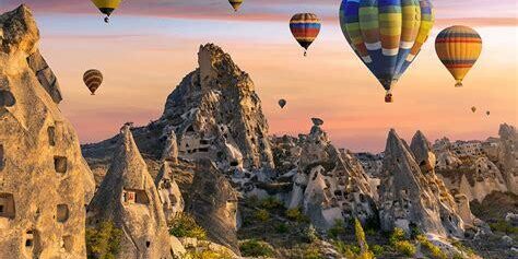 Kapadokya’da Hayal Gibi Fotoğraf Çekim Mekanları: Balonların Altında Bir Dünya Kapadokya’da Hayal Gibi Fotoğraf Çekim Mekanları: Balonların Altında Bir Dünya