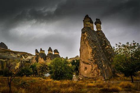 Kapadokya’nın Eşsiz Peri Bacaları: Düğün Fotoğrafçılığı İçin Romantik Mekanlar
