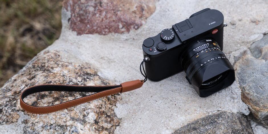 Leica Q2 ve Sony RX1R II: Lüks Kompakt Kamera Savaşları