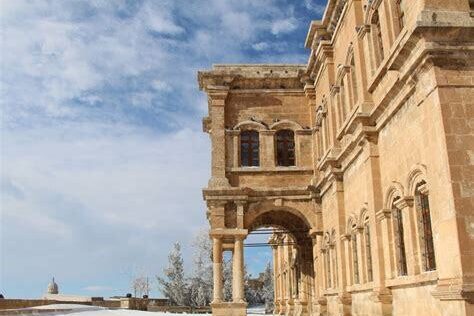 Mardin’in Büyüleyici Manzaraları: Tarihi Sokaklarda Fotoğraf Çekim Noktaları