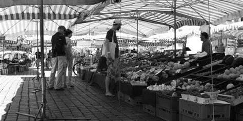 Pazar Yerlerinde Fotoğrafçılık: Renkli Tezgahlar