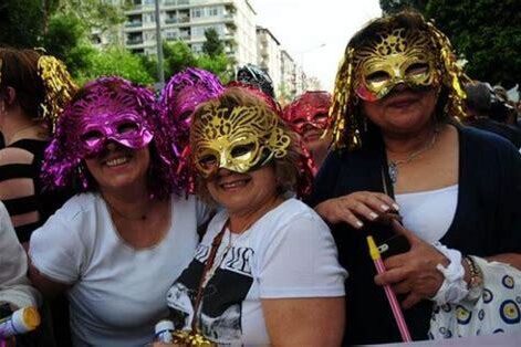 Sokak Fotoğrafçılığında Festival Coşkusu: Renkli Karnavallar