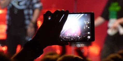 Telefon Kamerasıyla Konser ve Etkinlik Fotoğrafçılığı Telefon Kamerasıyla Konser ve Etkinlik Fotoğrafçılığı