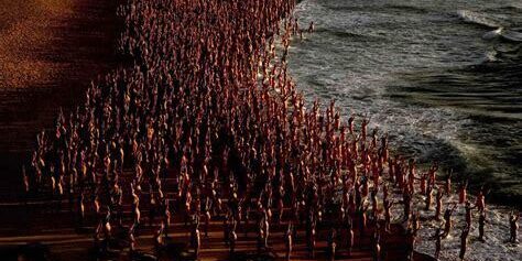 Vücut Çekimlerinde Özgünlük: Spencer Tunick’in Çıplak Kalabalık Projeleri