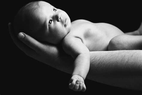 Yenidoğan Fotoğraf Çekimlerinde Doğru Işık Kullanımı: Teknikler ve İpuçları